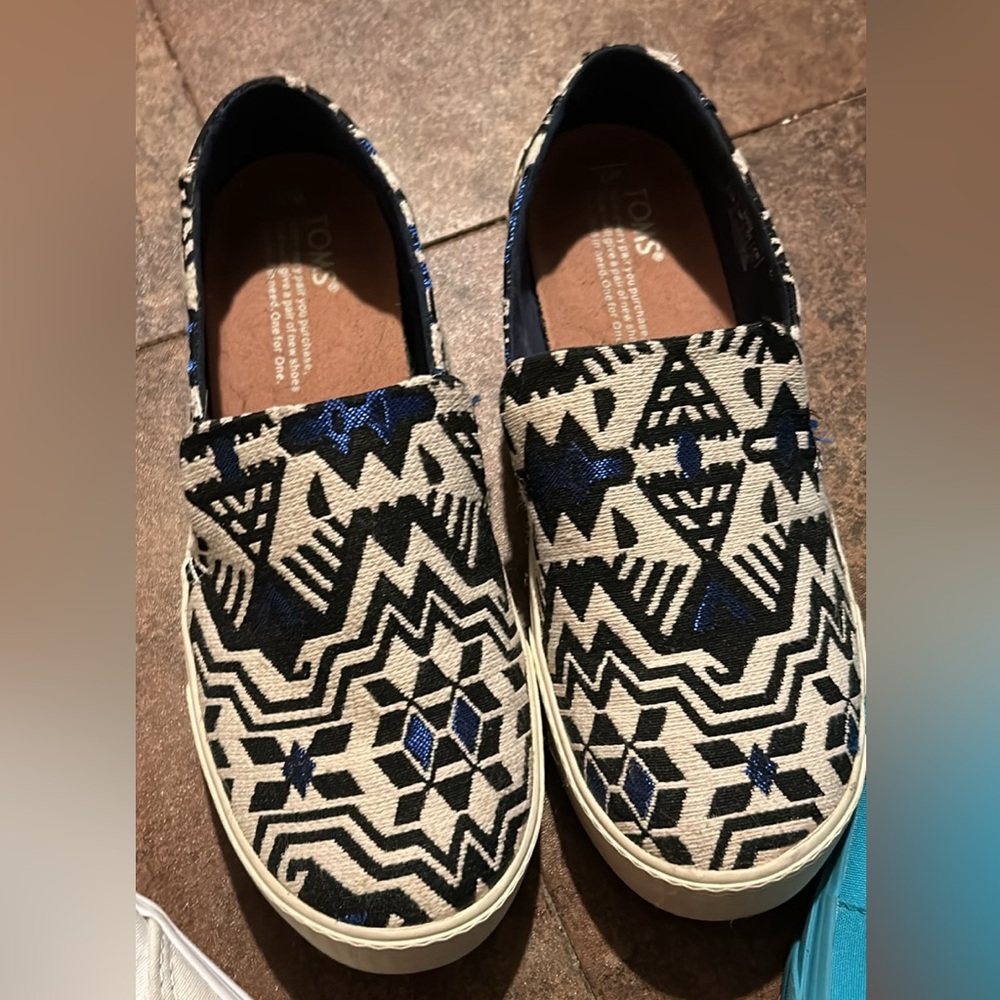 Toms Black and Blue Geometric Patterned Slip-Ons
